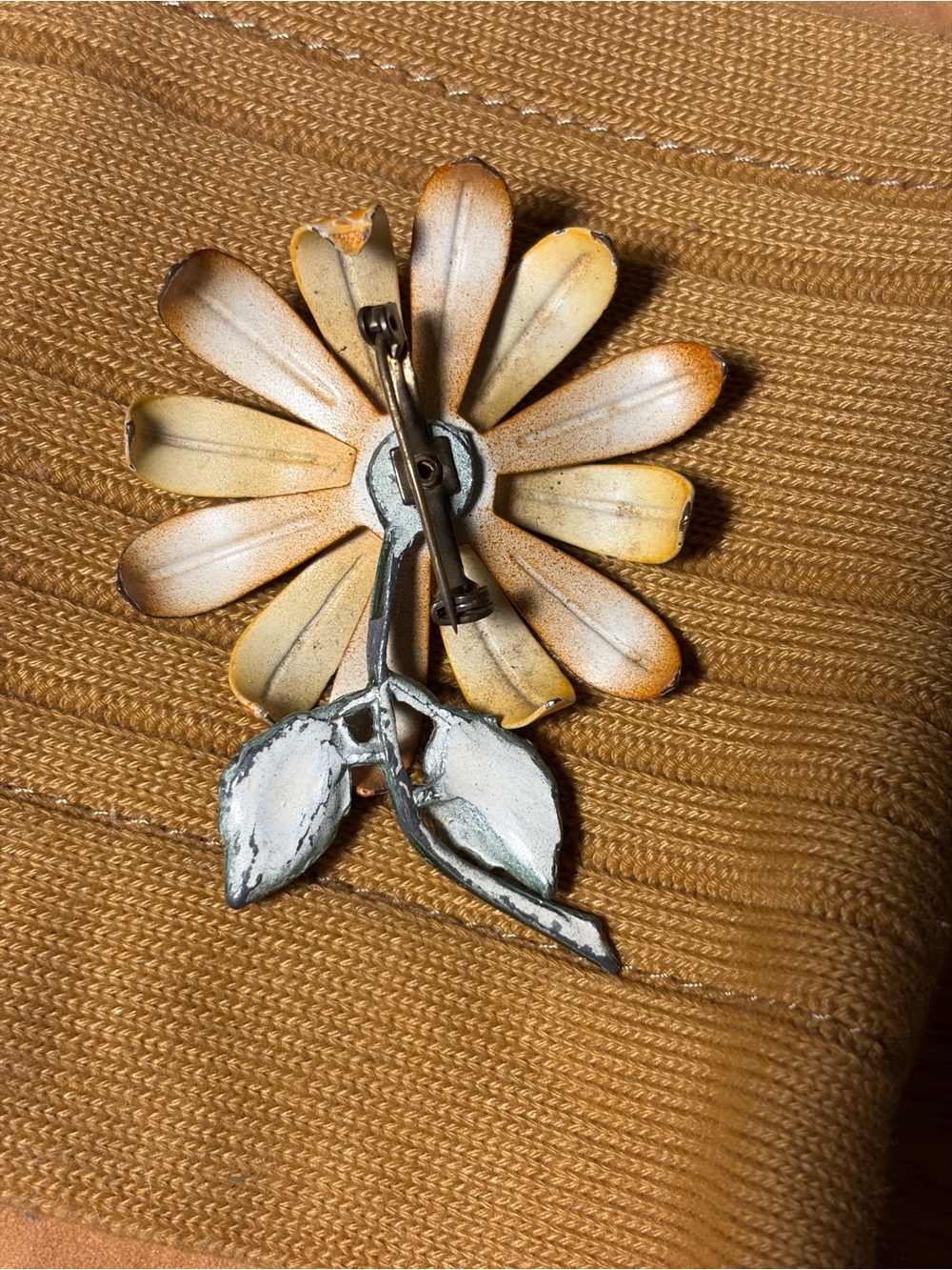 Vintage Enamel Flower Power Mod Brooch - Yellow & Burnt Orange Petals - Picture 5 of 5